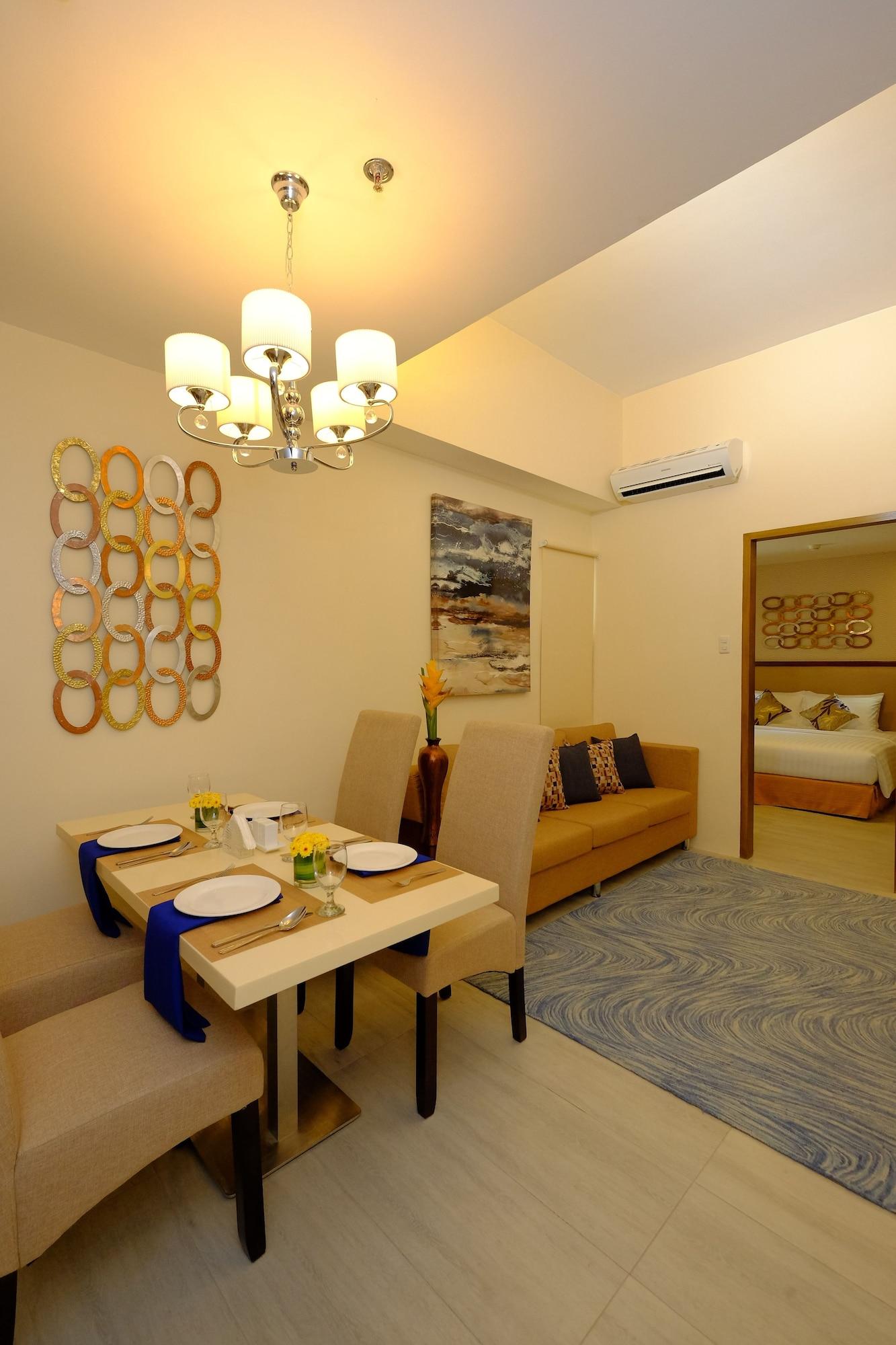 One Central Hotel & Suites Cebu Exterior photo